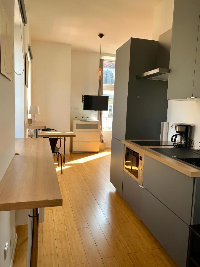 Les Fabuleux Appartements Du Coeur De Ville - Place Victor Hugo Besancon Exterior photo