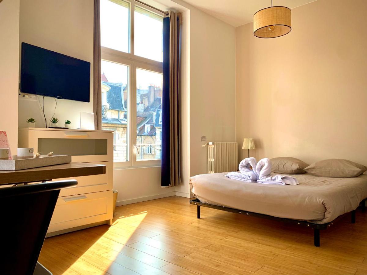 Les Fabuleux Appartements Du Coeur De Ville - Place Victor Hugo Besancon Exterior photo