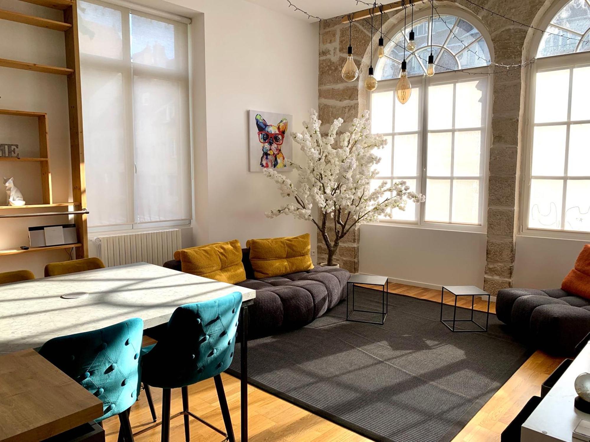 Les Fabuleux Appartements Du Coeur De Ville - Place Victor Hugo Besancon Exterior photo
